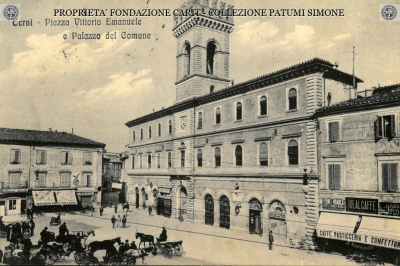 Terni - Piazza Vittorio Emanuele e Palazzo del Comune 
