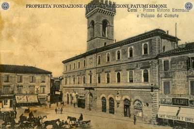 Terni - Piazza Vittorio Emanuele e Palazzo del Comune