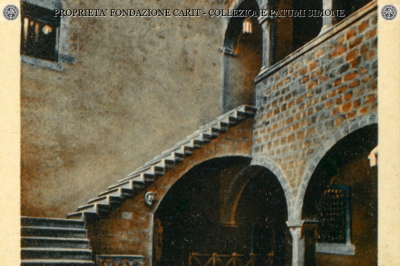 Terni - Cortile medievale del Palazzo Mazzancolli 