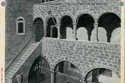 Terni - Cortile medievale del Monte di Pietà