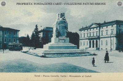 Terni - Piazza Cornelio Tacito - Monumento ai Caduti