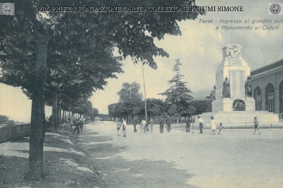 Terni - Ingresso ai Giardini pubblici e Monumento ai Caduti