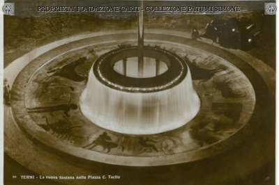 Terni - La nuova fontana nella Piazza C. Tacito 
