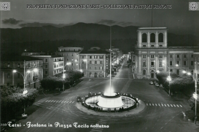 Terni - Piazza Tacito - Fontana (Notturno)