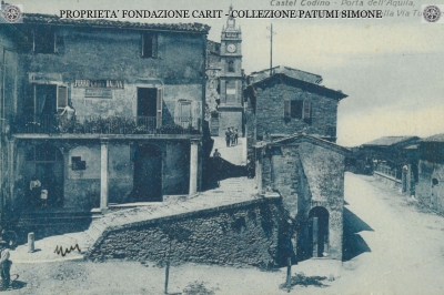 Castel Todino - Porta dell'Aquila, la Torre dell'Orologio, imbocco della Via Tuderte