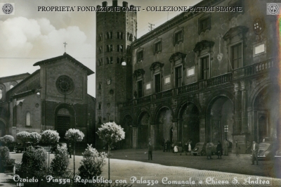 Orvieto - Piazza Repubblica con Palazzo Comunale e Chiesa S. Andrea 